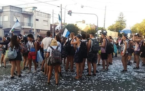 Festejos por el Último Primer Día de secundarios en Quilmes