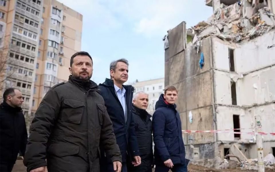 Un proyectil ruso cayó a 150 metros de Zelenski