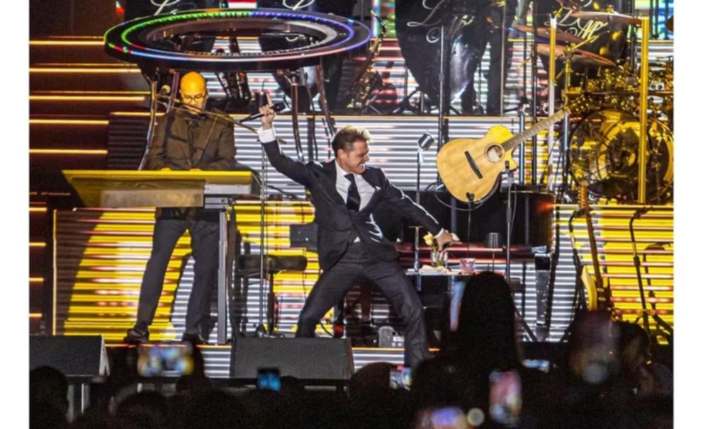 Romance eterno: Luismi volvió a cantar en el país