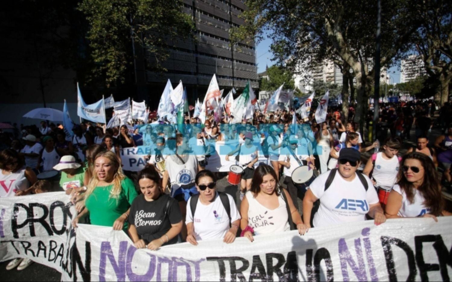 8M en La Plata y Provincia: ¿Descuentan o no el día a las mujeres que adhieran al paro?