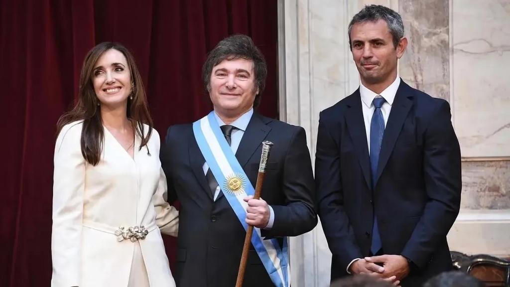 Milei pidió frenar el aumento en la dieta de diputados y senadores