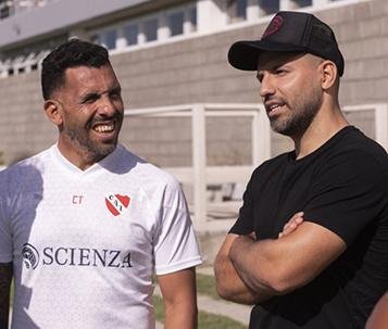 Tevez no para con las críticas y ahora lo apoya el Kun