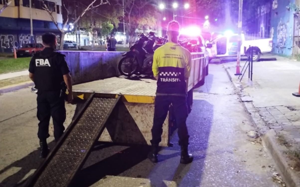 Amplio operativo nocturno anti "motochorros" en La Plata