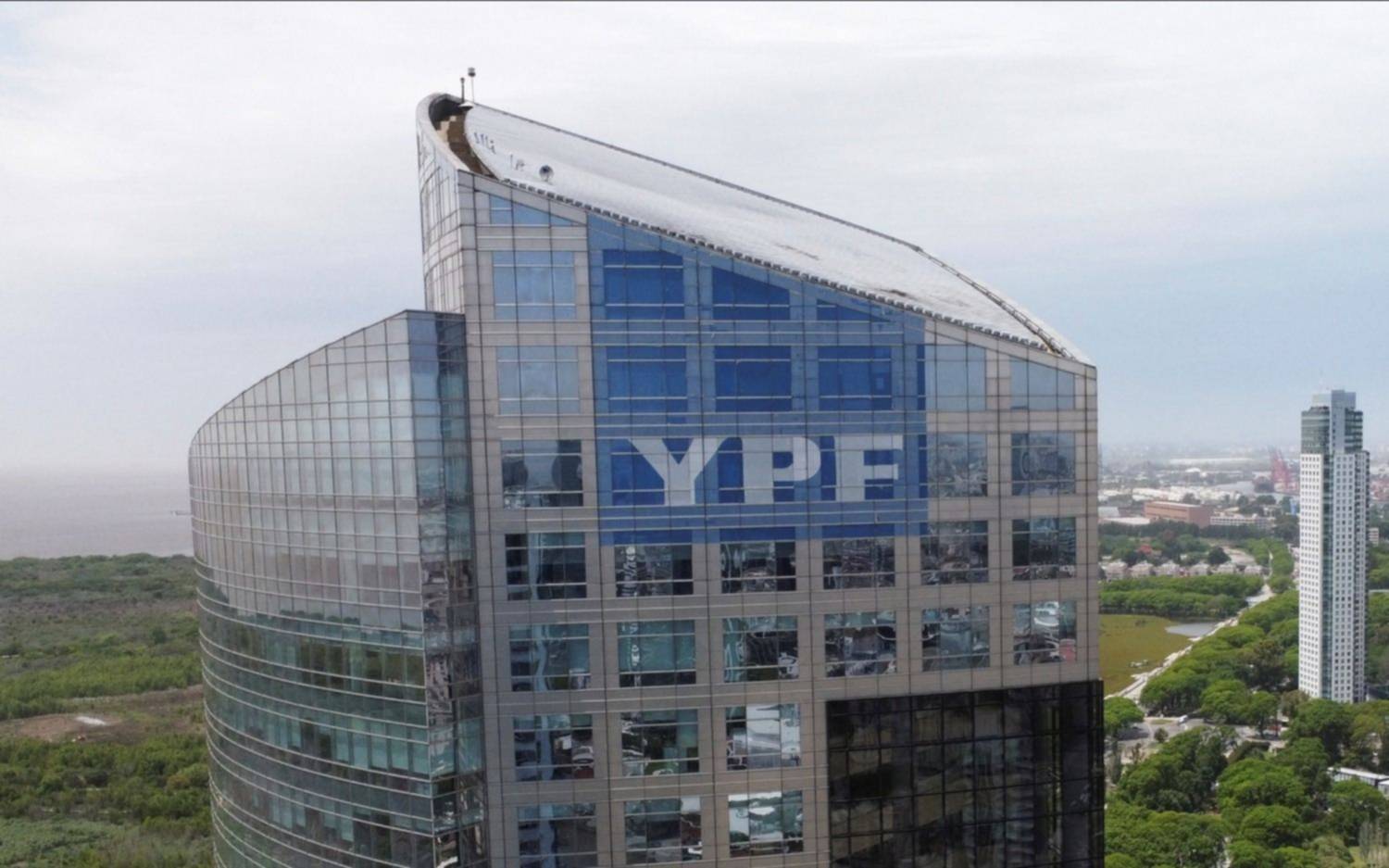Denuncian que en YPF "dibujaron" los balances: pérdidas por casi 2 mil millones de dólares