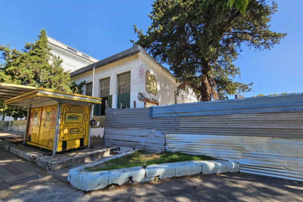 Preocupa en la Escuela Nº 10 el freno en una obra