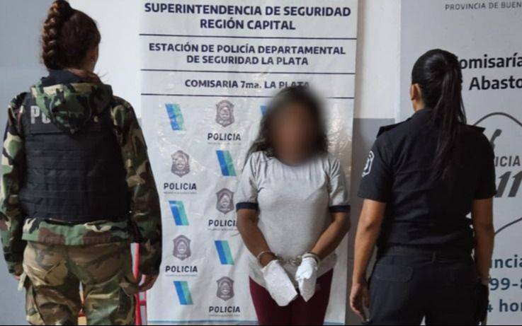 Noche de furia en un barrio de La Plata: le disparó a su marido con una escopeta y terminó detenida 