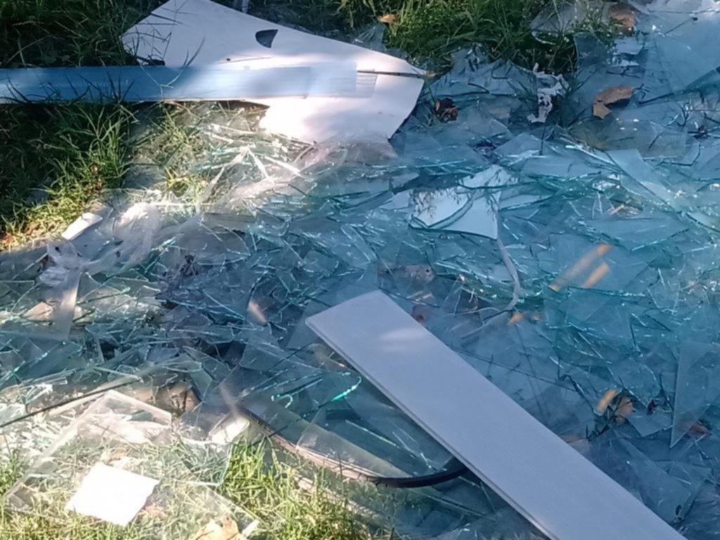 Pide intervención urgente por vidrios en 25 y 32