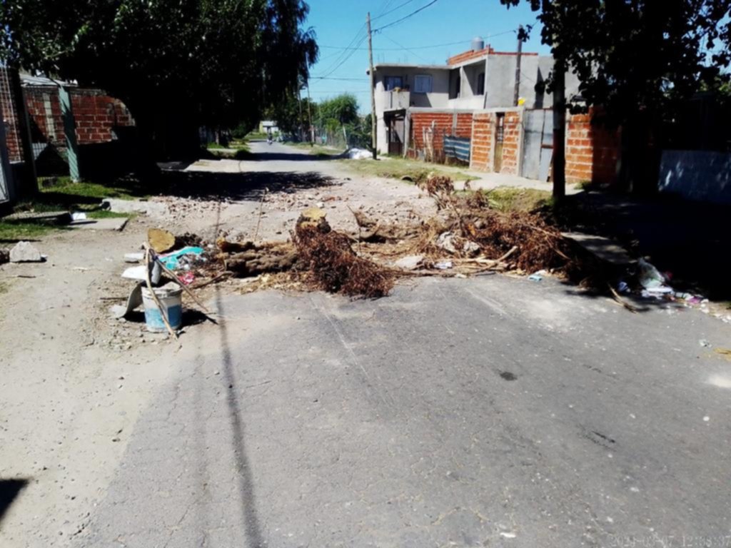 Calle 13 entre 88 y 89 está bloqueada desde hace 1 mes