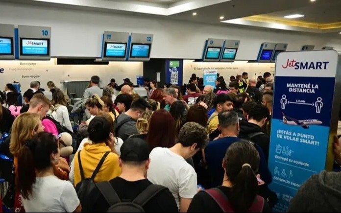 Aeroparque es un caos: vuelos demorados y quejas por las tormentas intensas