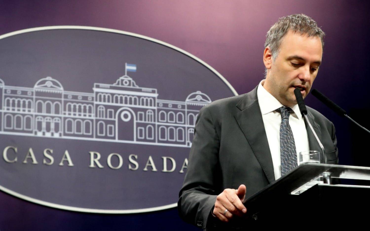 El Gobierno defendió la apertura de importaciones tras las críticas de la UIA y Caputo festejó la medida de un hipermercado
