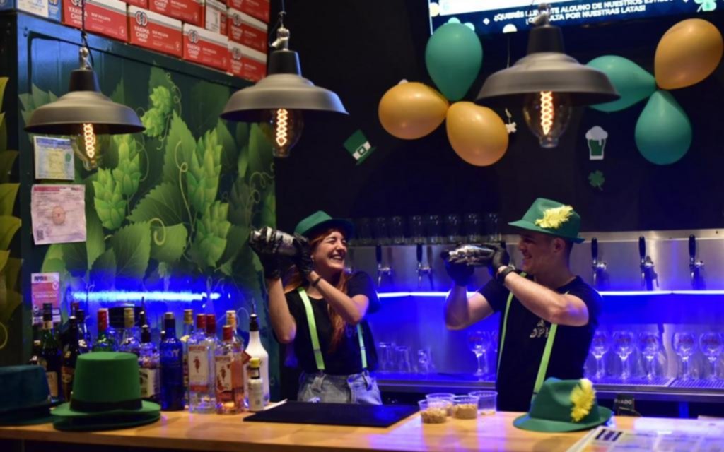 San Patricio riega con cerveza toda la Ciudad