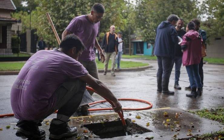 Operativo de servicios públicos en el barrio La Colonia
