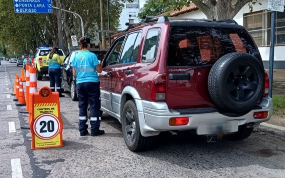 Alarmante: en La Plata 6 de cada 10 conductores no respetan las normas de tránsito