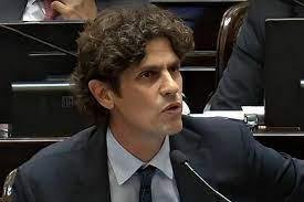 Gobernadores de la UCR salieron a diferenciarse del senador Lousteau