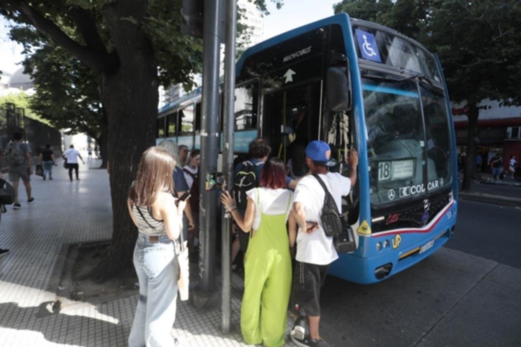 Postergan las subas en el gas y los boletos de tren y micro