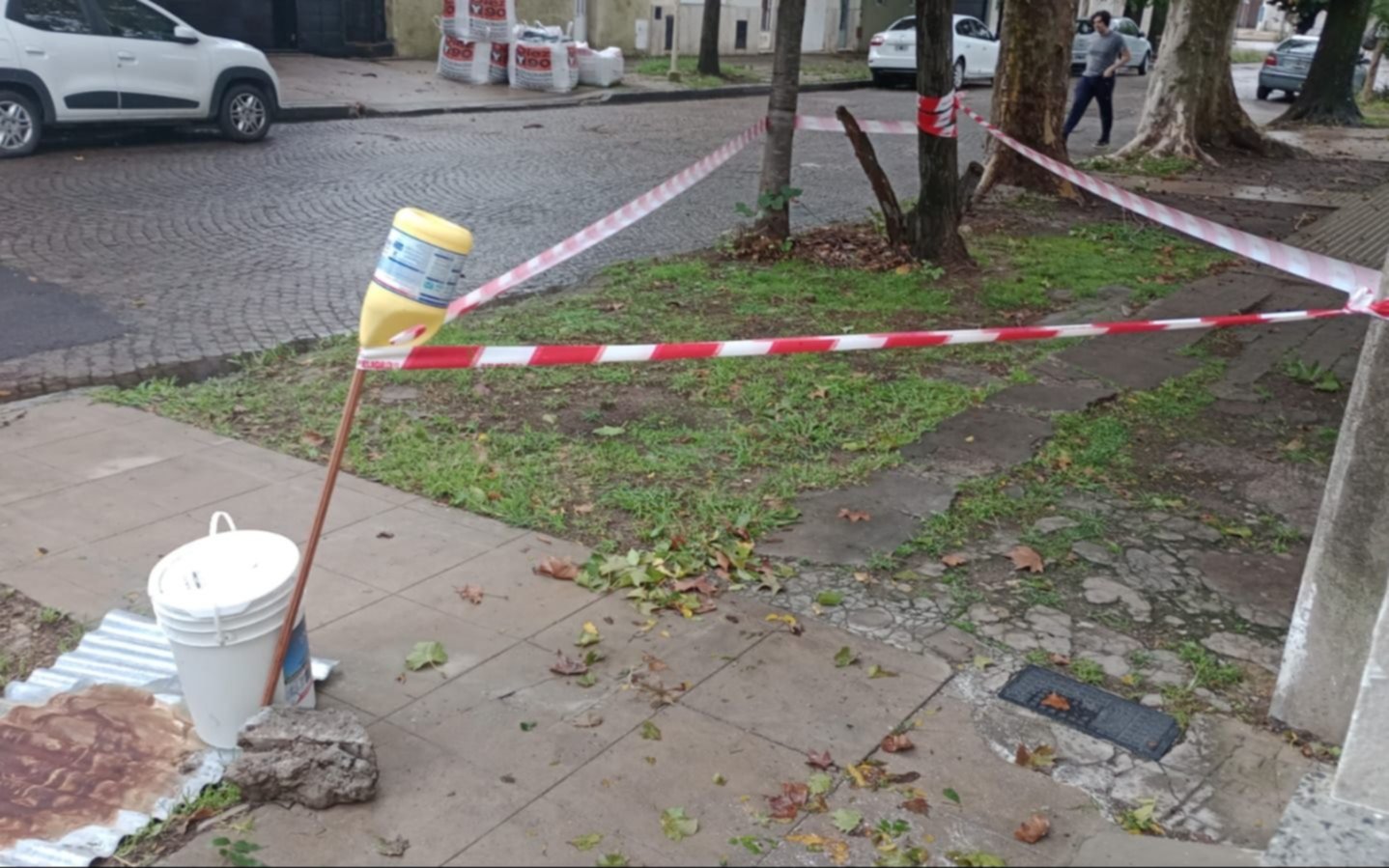 "Se me hunde la vereda en la puerta de mi casa", la desesperación de una vecina de La Plata