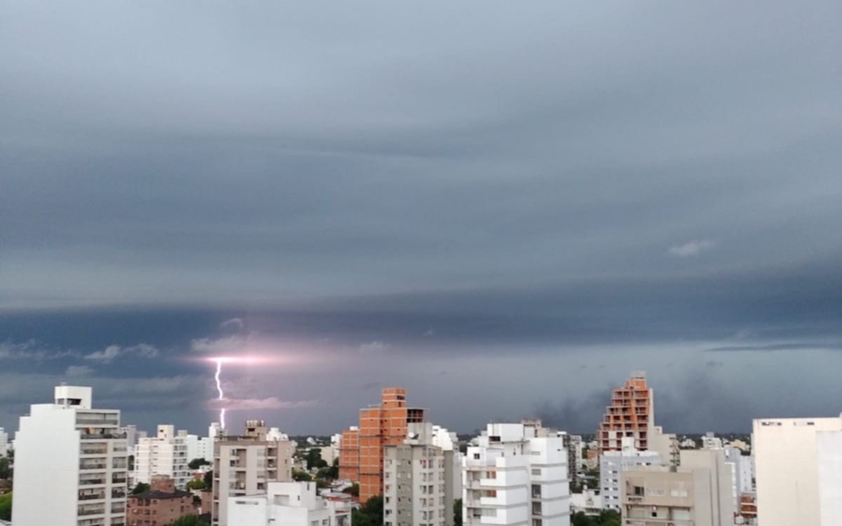 Tormenta y granizo en La Plata: hasta cuándo seguirán las lluvias