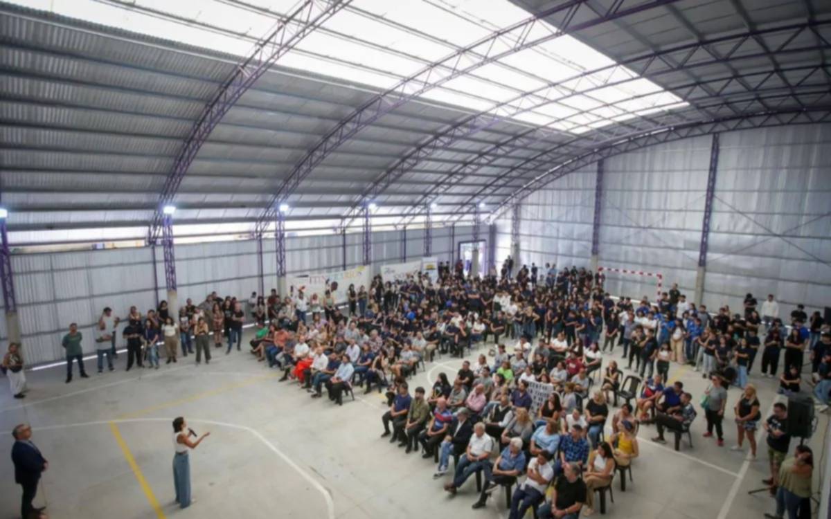 Inauguran gimnasio en secundario de Solano