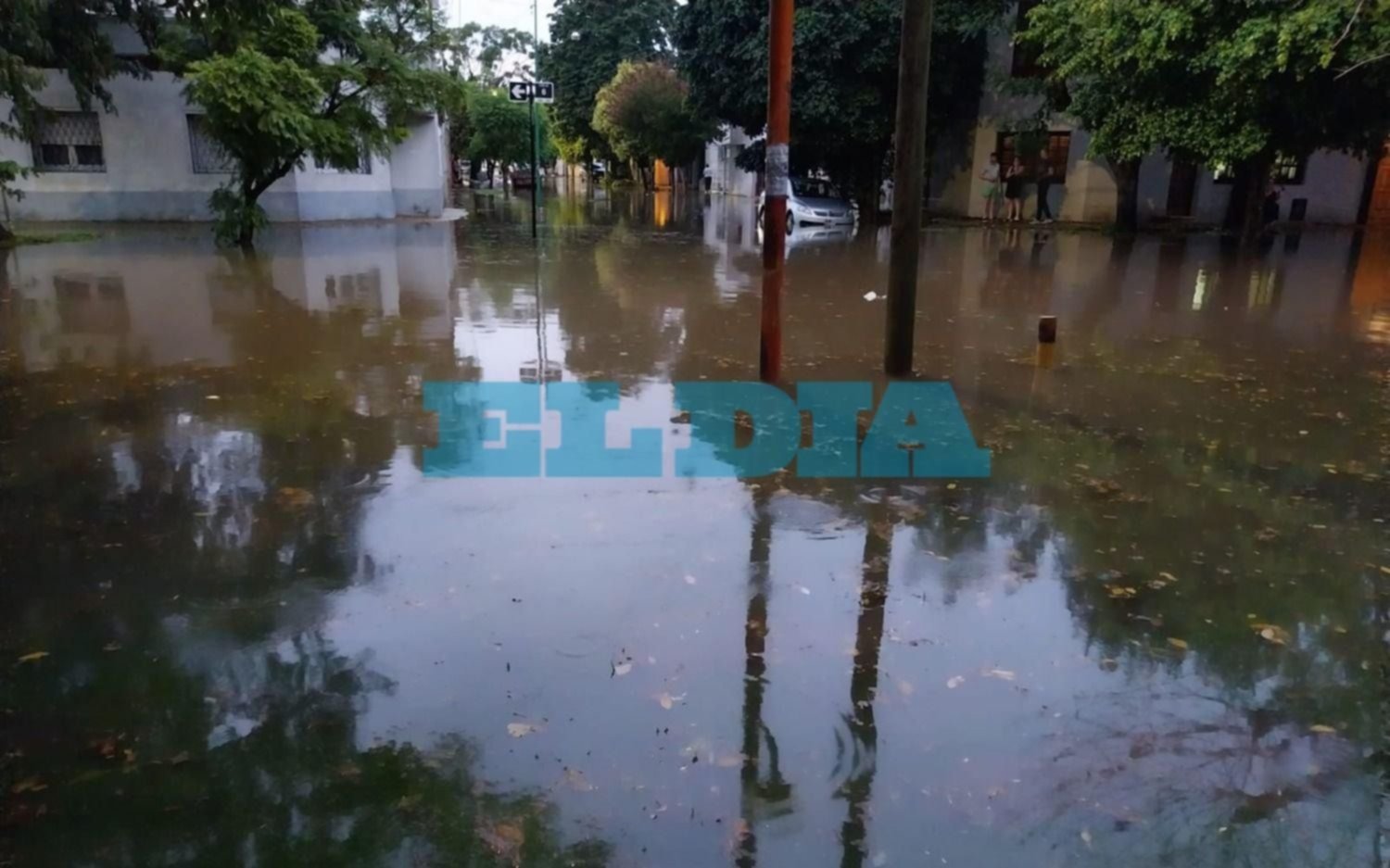 Efecto temporal en La Plata: poco movimiento en las calles por lo que dejó la tormenta y por temor a más lluvias