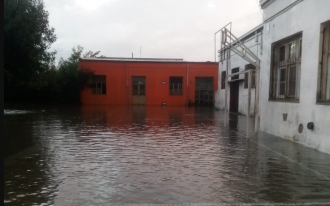 Ensenada, también con anegamientos: "Llegamos a tener unos 50 evacuados, nos complicó el agua que bajó desde La Plata"