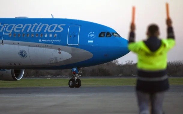 Aerolíneas levantan el paro de Semana Santa, tras acuerdo salarial