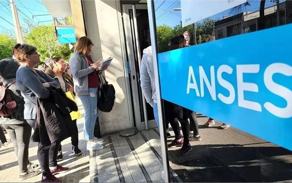 Jubilaciones: el Gobierno avanza para cambiar la fórmula por decreto