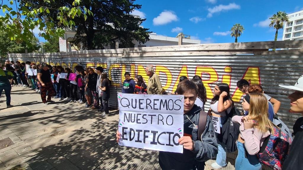 En la Secundaria 70 piden que se reactiven las obras