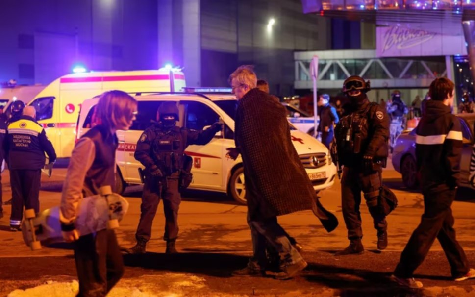 Ucrania negó su autoría en el atentado de Moscú, que provocó al menos 40 muertes y 100 heridos