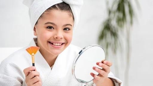 Pequeñas adictas a la belleza: las niñas y el abuso de los cosméticos