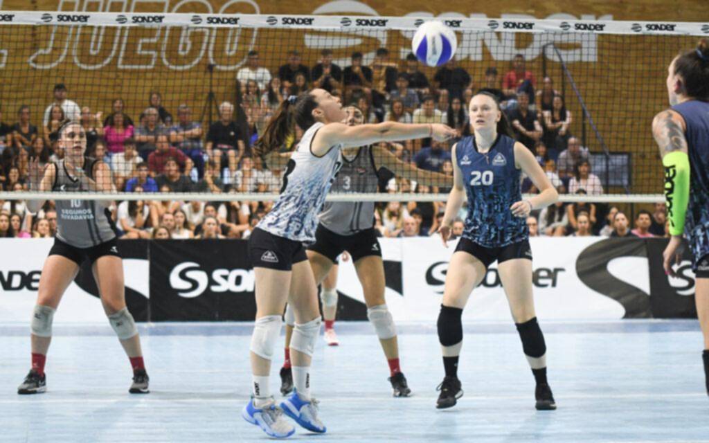 Estudiantes, por el pase a semifinales en vóley