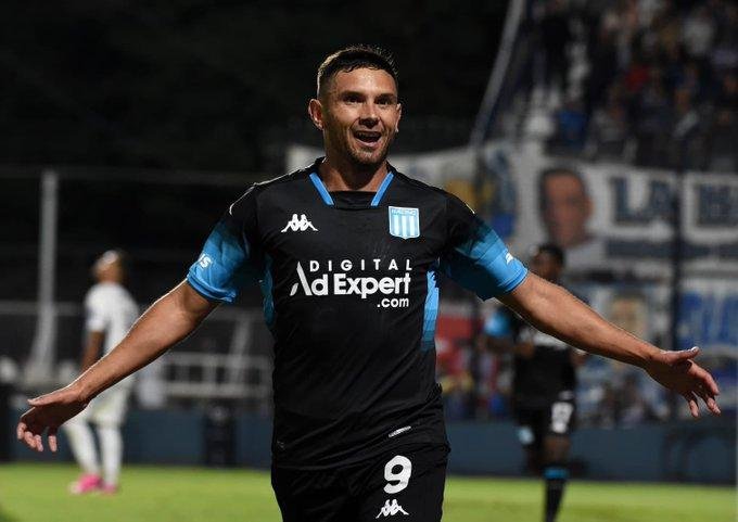 Racing, una maravilla: ganó con tres goles de Martínez y da pelea en la zona B