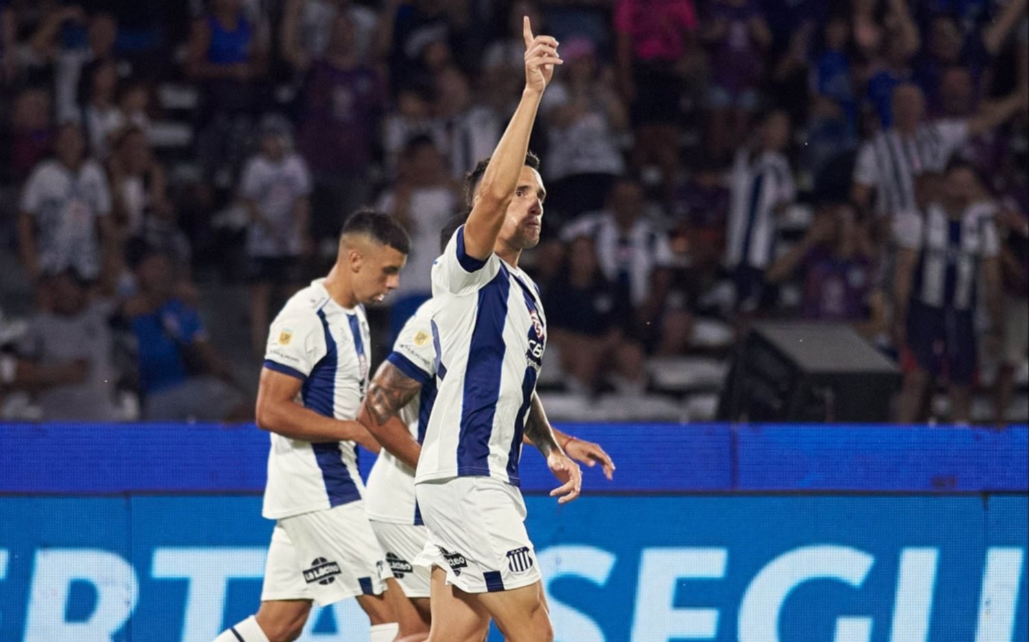 La victoria de Talleres sobre Vélez calentó la Zona A