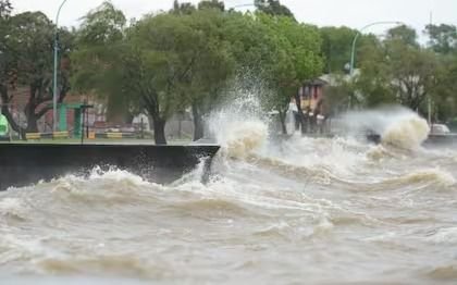 Alertan por una posible crecida del Río de la Plata para este domingo