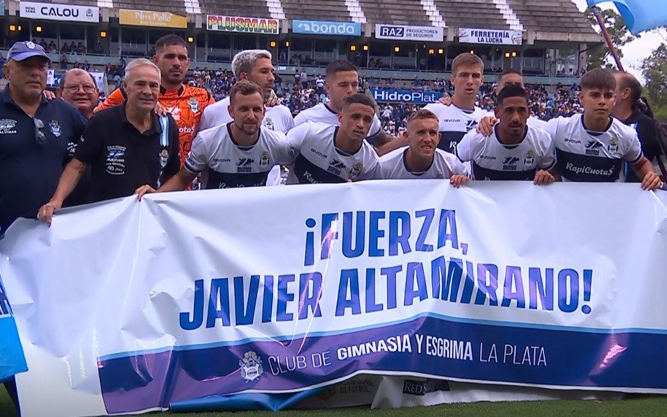 Los jugadores de Gimnasia mostraron su apoyo al jugador de Estudiantes: "¡Fuerza Javier Altamirano!"