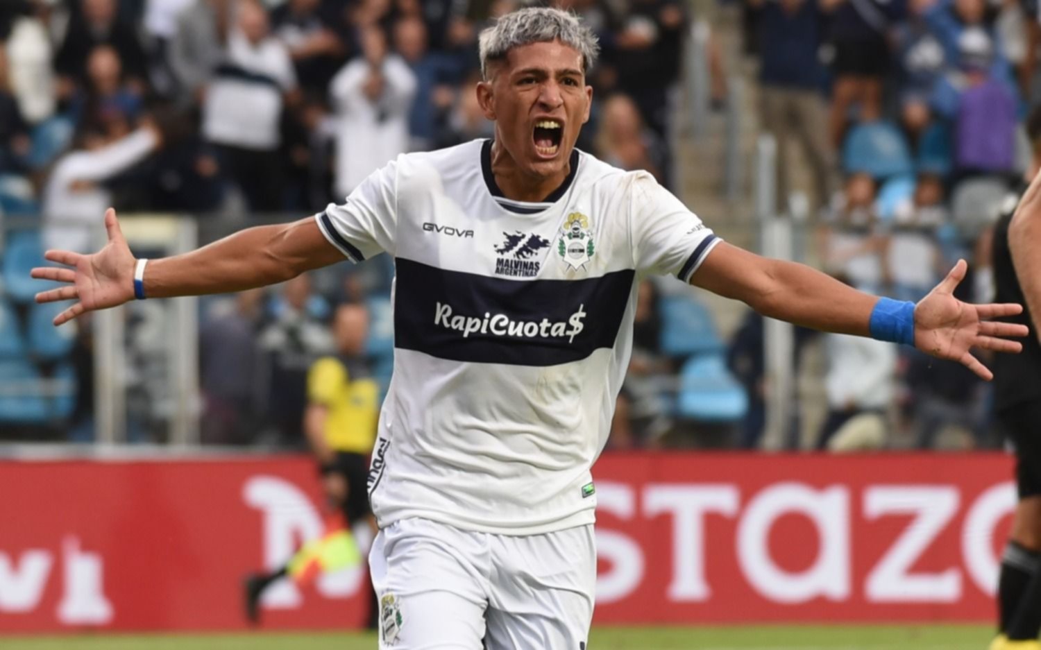 Gimnasia vs Deportivo Riestra.- Le costó, pero el Lobo, con justicia, terminó imponiéndose 2 a 1 ante el Malevo