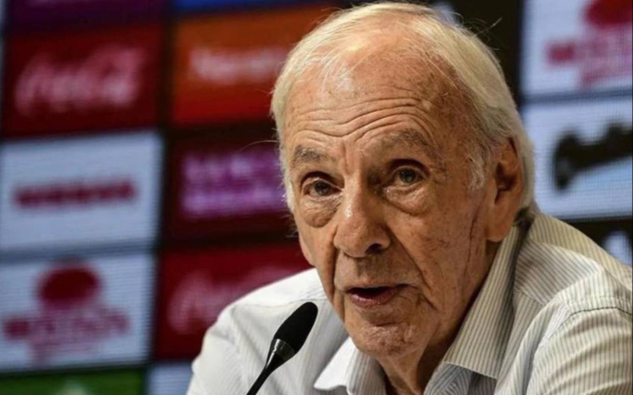 El ex entrenador de la Selección, César Luis Menotti, debió ser internado por un cuadro severo de anemia