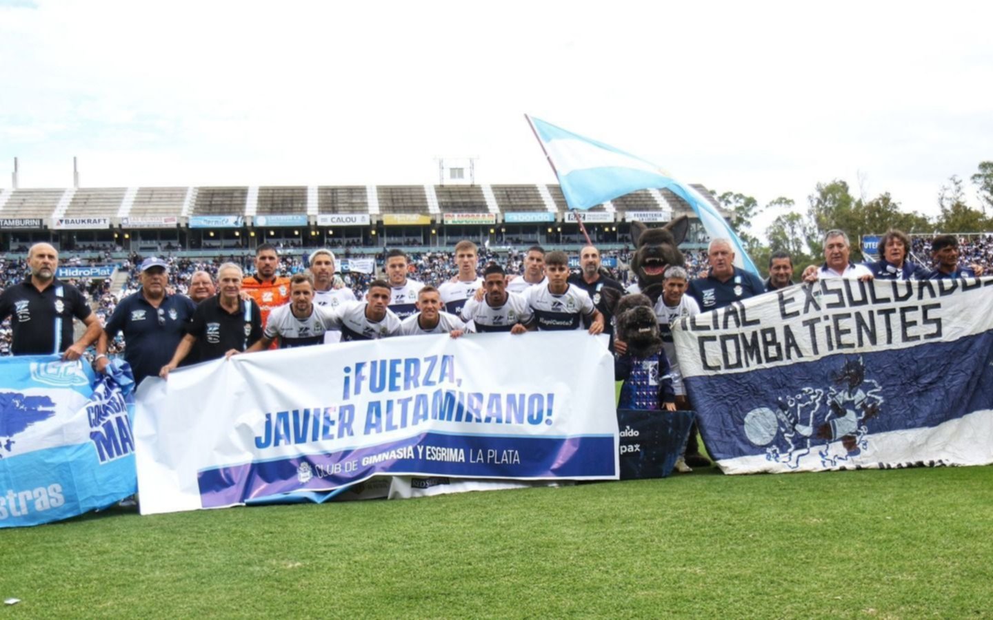 Gimnasia homenajeó a los excombatientes de Malvinas en la previa del encuentro ante Deportivo Riestra