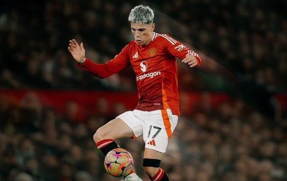 Garnacho deberá pagar una cena para todo el plantel
