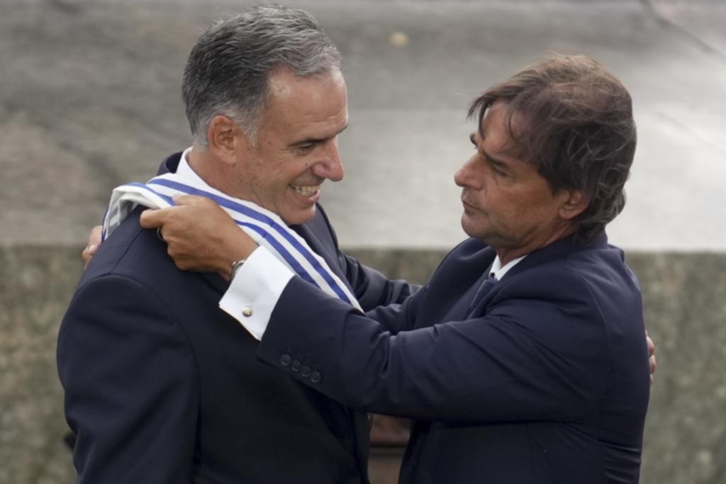 Orsi juró como nuevo presidente de Uruguay