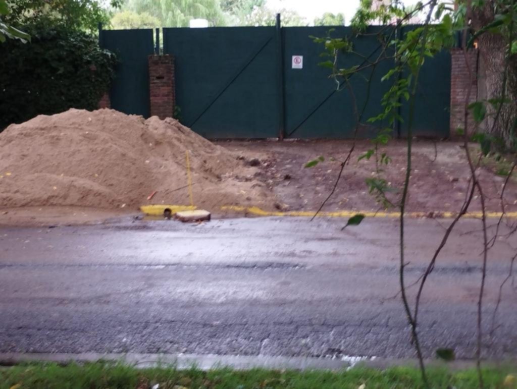 Fastidio en City Bell por ruidos molestos en una construcción