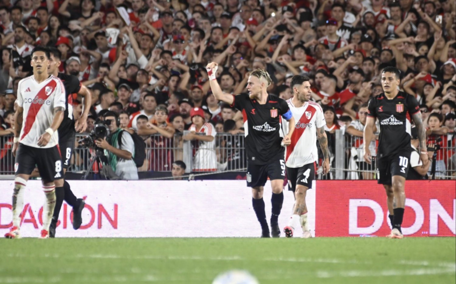 Ascacibar, tras el valioso triunfo en el Monumental: "Nos gusta dejar al club lo más arriba posible"