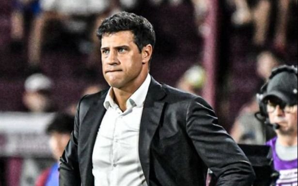 De campeón a zona descenso: Vélez y un frío comunicado tras echar a Sebastián Domínguez