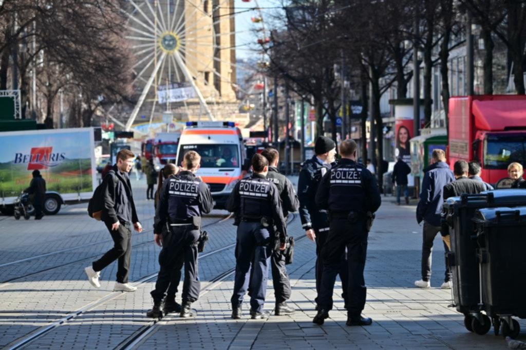 Atropelló a una multitud en Alemania: 2 muertos