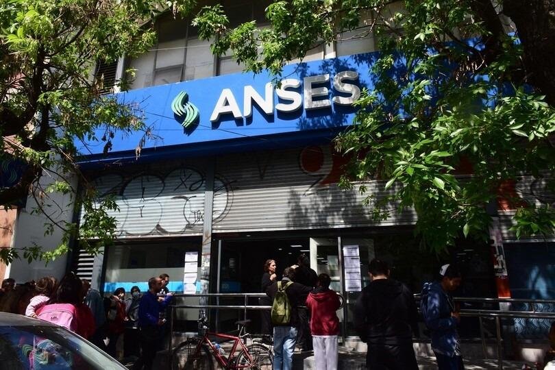 El personal del sector público cayó un 12,8%