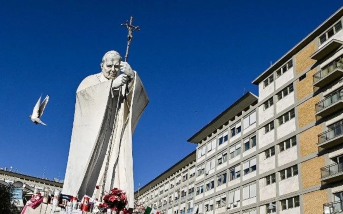 Parte médico por la salud del Papa Francisco: se mantiene "estable" y no presentó nuevas crisis respiratorias