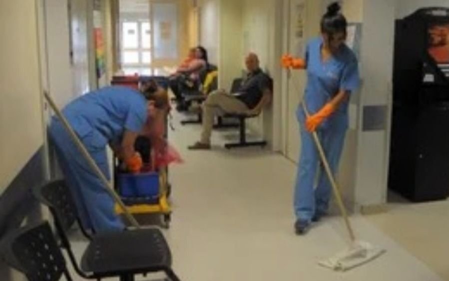 Sanidad: aumentos escalonados del 5,2 % entre febrero y abril de 2025