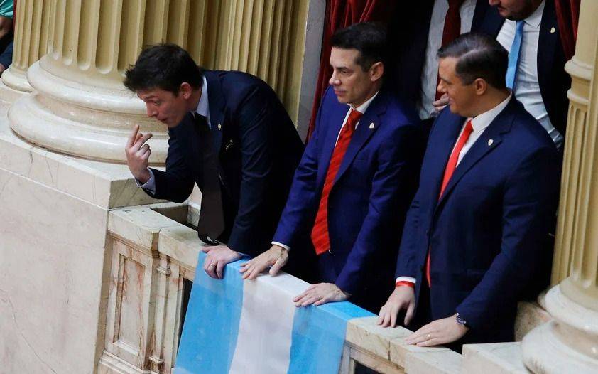"Te voy a hacer mierda": grave denuncia contra Santiago Caputo, del diputado que acompañaba a Facundo Manes