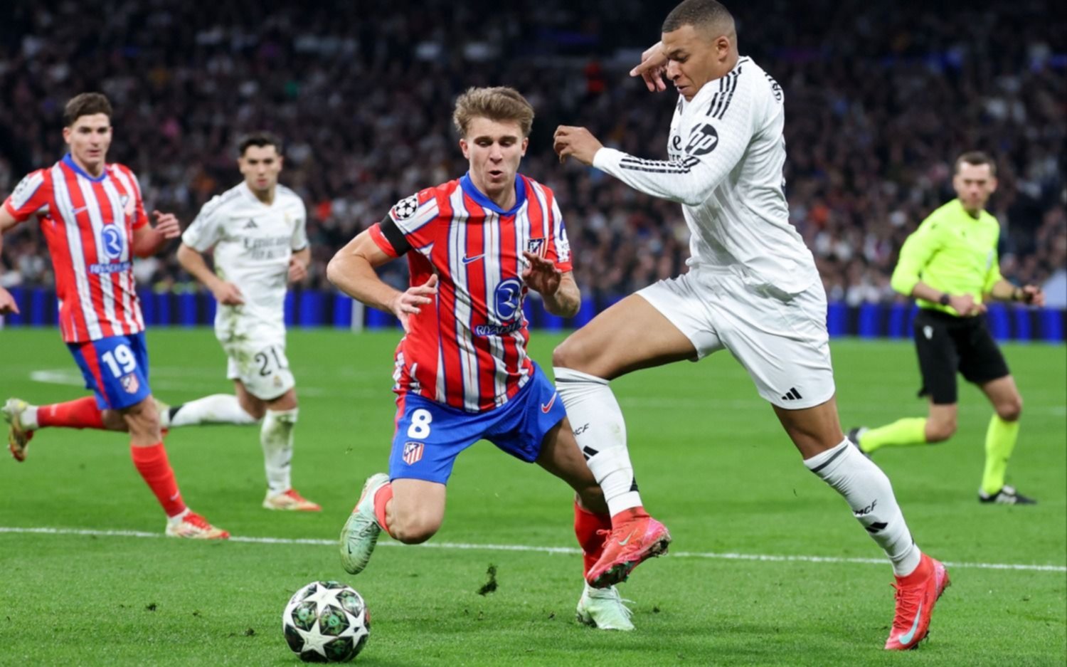 Pese al golazo de Julián Álvarez, el Real Madrid se impuso 2 a 1 ante el Atlético en los octavos de la Champions League