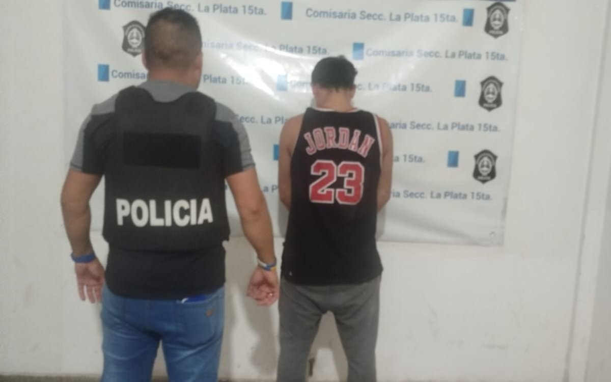 Olmos: vecinos atraparon a un robacables y lo entregaron a la policía