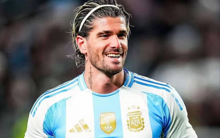 Bombazo: Rodrigo De Paul entre dos amores, reconciliación con Tini y una ex de Román Riquelme